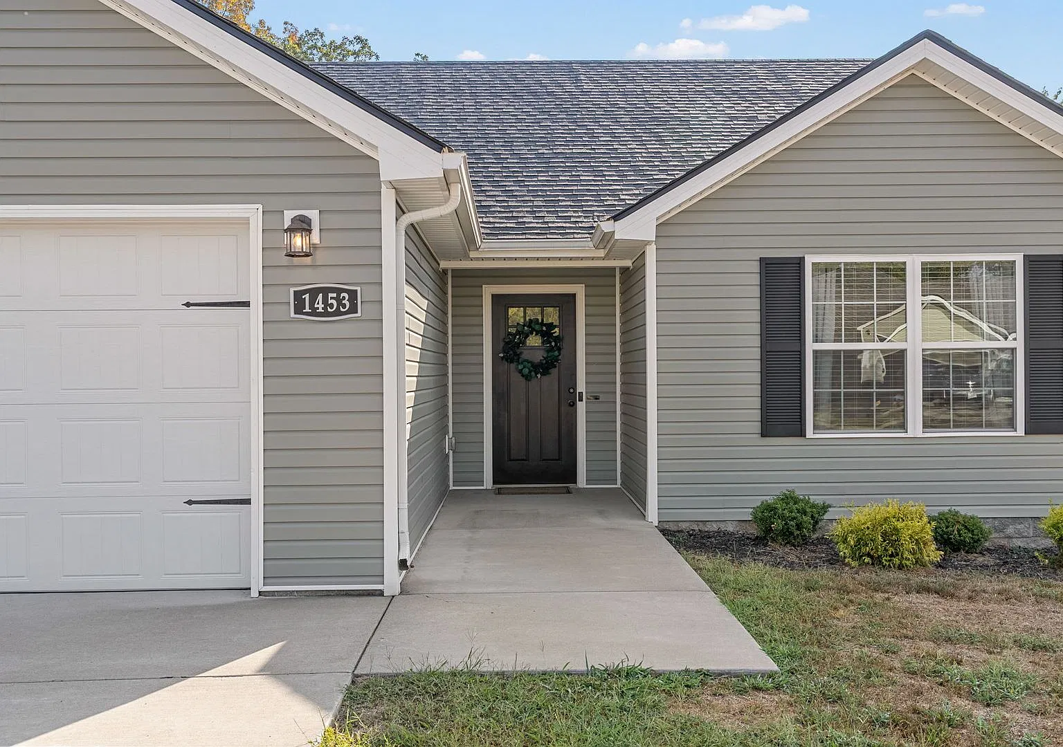 3 Bedroom 2 Bath Dog Friendly Home For Rent! — Photo 3