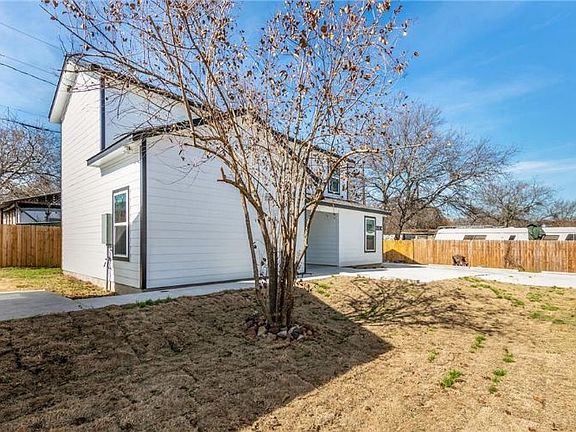 3rd image of 211C Beaver St