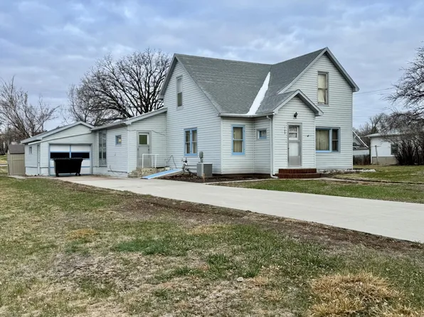 709 Dobson Ave, Armour, SD 57313