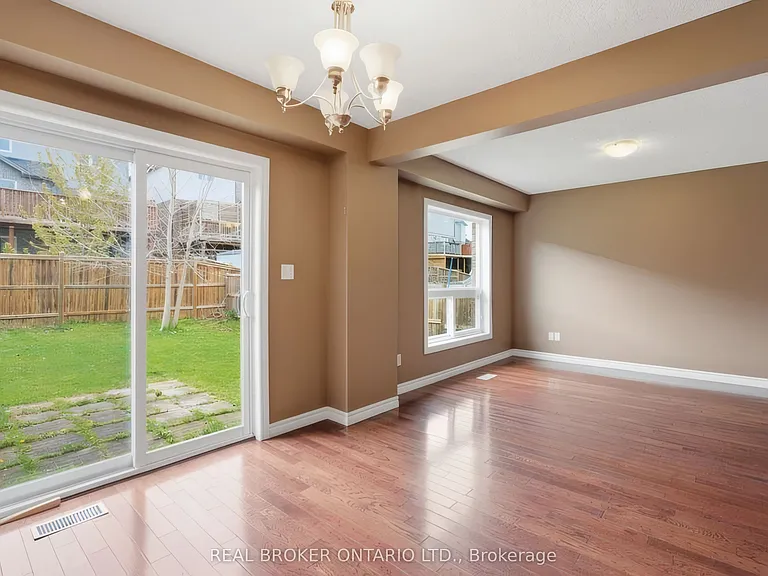 1047 Marquette Dr — Photo 16