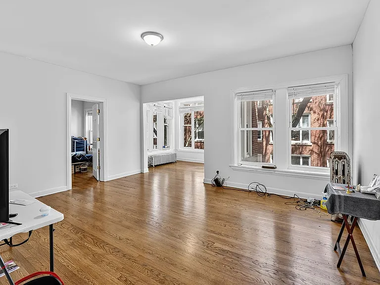 6565 N. Lakewood Renovated Rogers Park Apartments — Photo 37