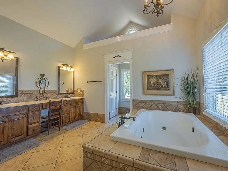 4060 Macon Hwy — Photo 25