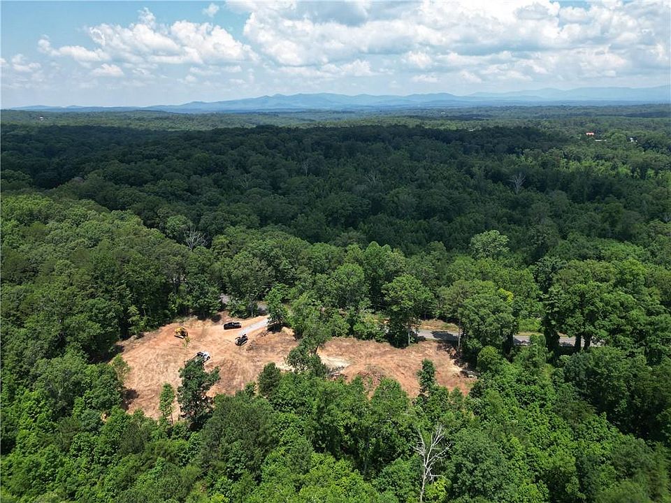 2nd image of 909 Roundtop Rd