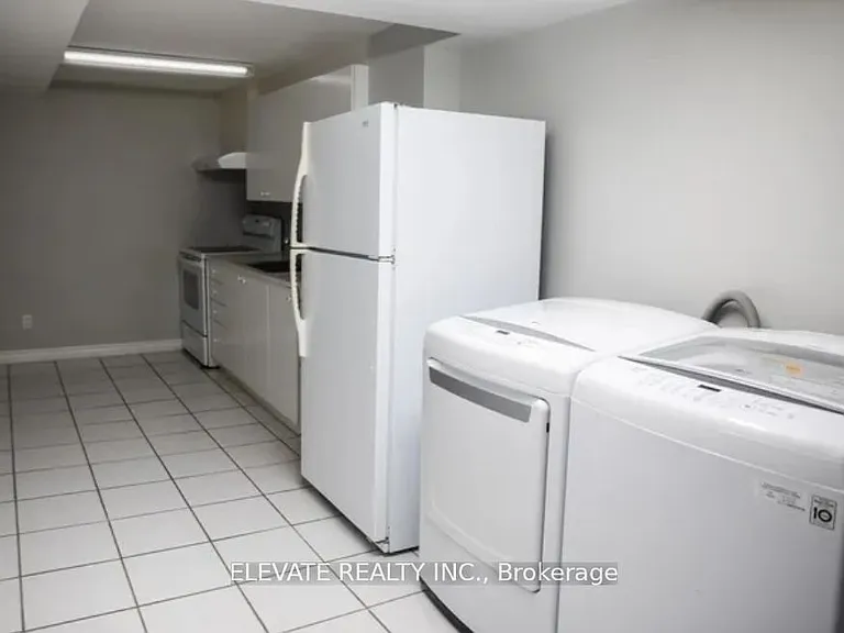 66 Willowbrook Rd #LOWER — Photo 2