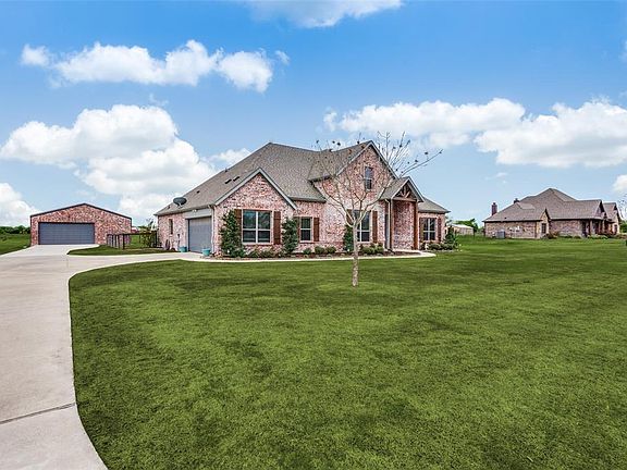 2nd image of 2688 Laurel Oaks