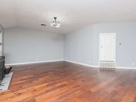 4th image of 3003 Oakwood Dr