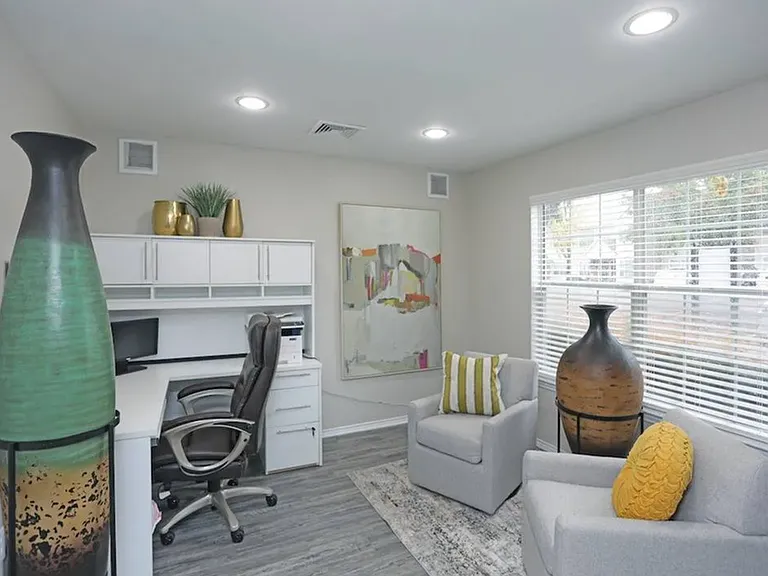 Leasing Office