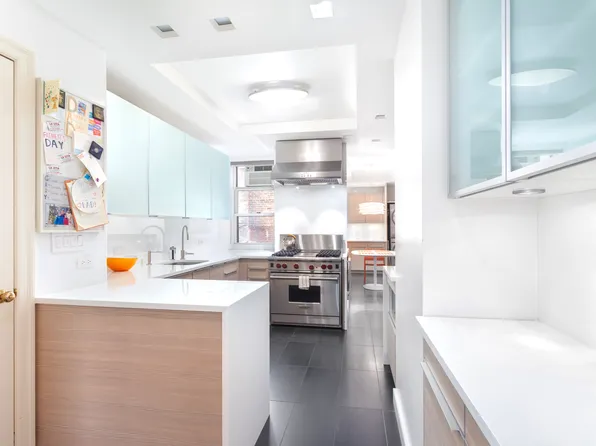 8 East 96th Street image 3 of 24