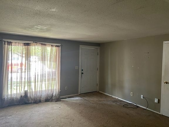 4th image of 3950 Delmont Dr