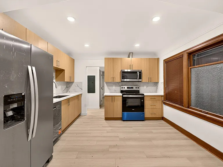 1920 11th Ave W #A — Photo 17