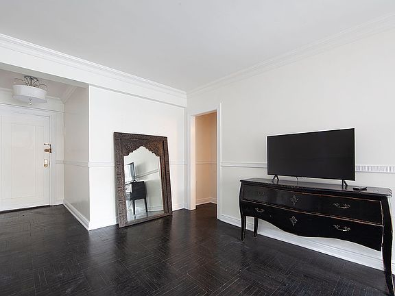 4th image of 45 W 10th St APT 6A