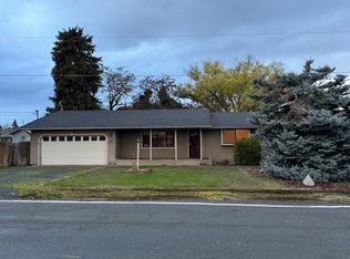 1470 Raydean Dr, Grants Pass, OR 97527