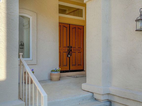 2nd image of 16 Woodranch Cir
