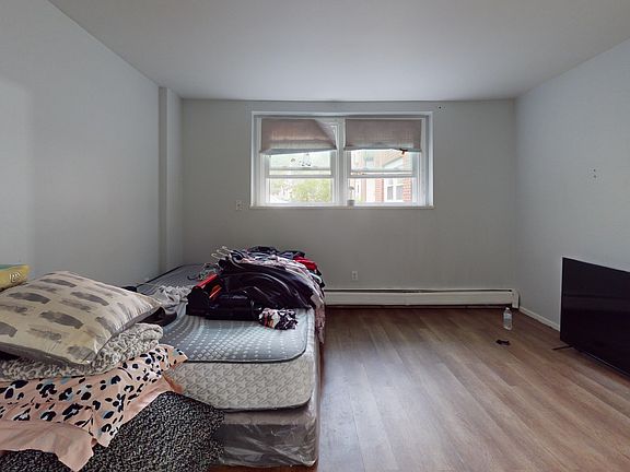 2nd image of 127 Trenton St APT 3