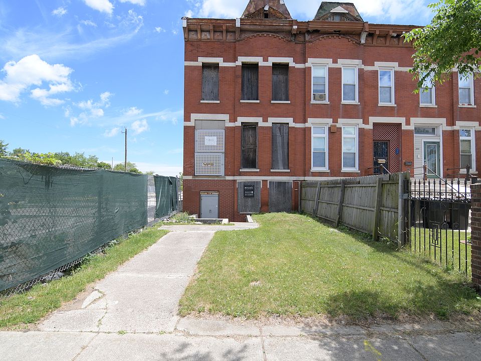1st image of 3905 S Lake Park Ave