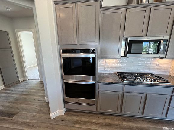 5th image of 690 Rose Ln