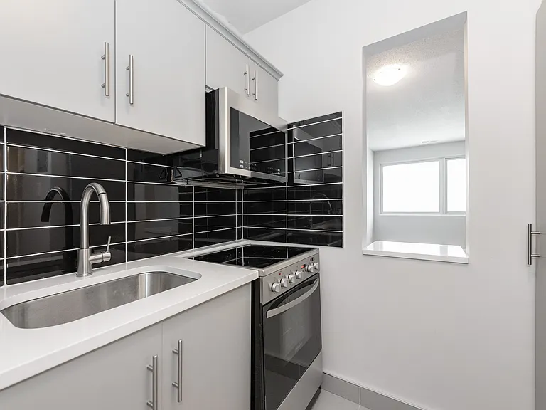 200 Bronson Ave — Photo 20