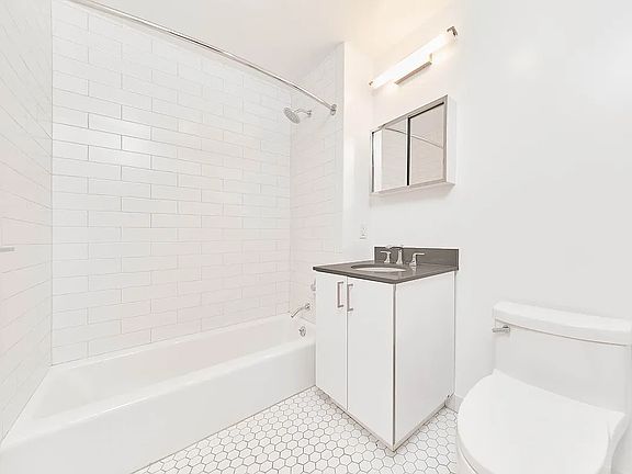 4th image of 2211 3rd Ave APT 9C