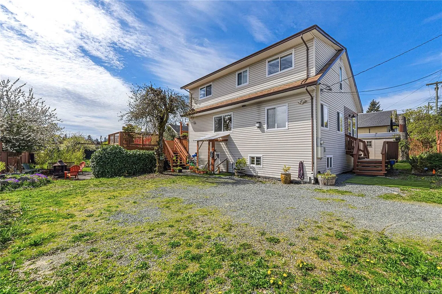 245 Sabiston St photo 1