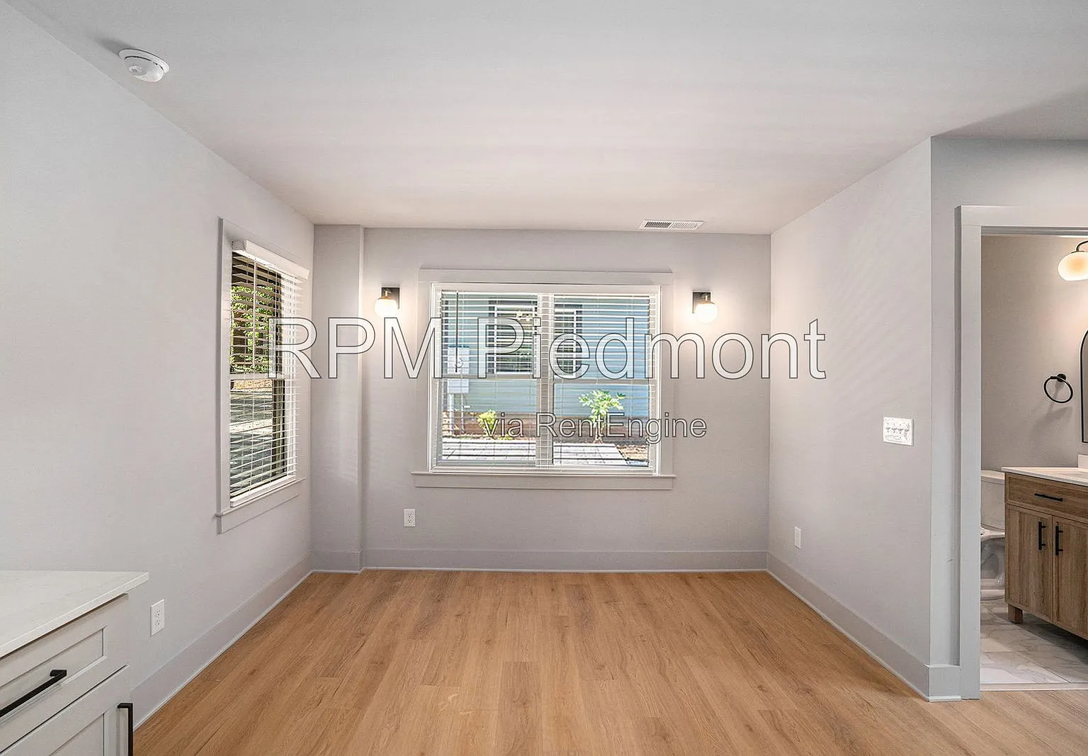 2 bed, 2.5 bath, 749 sqft, $1,800 — Photo 2
