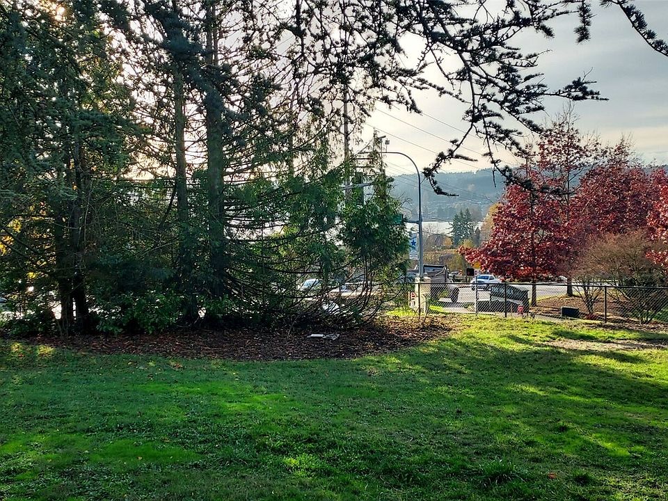 From the house on Bucklin Hill looking to the southeast at the waters of Dyes Inlet.>