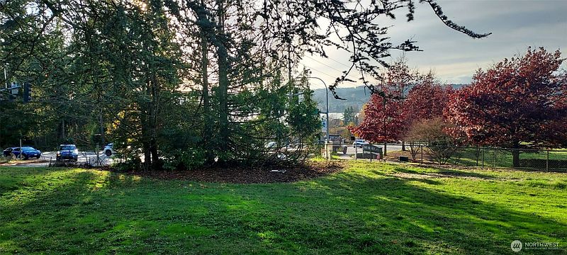 5th image of 1998 NW Bucklin Hill Road