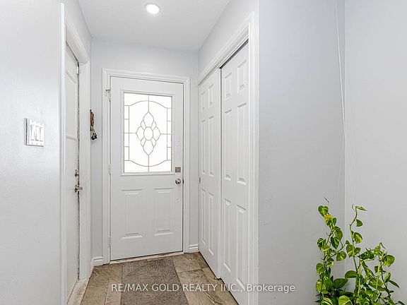 3rd image of 240 Simmons Blvd