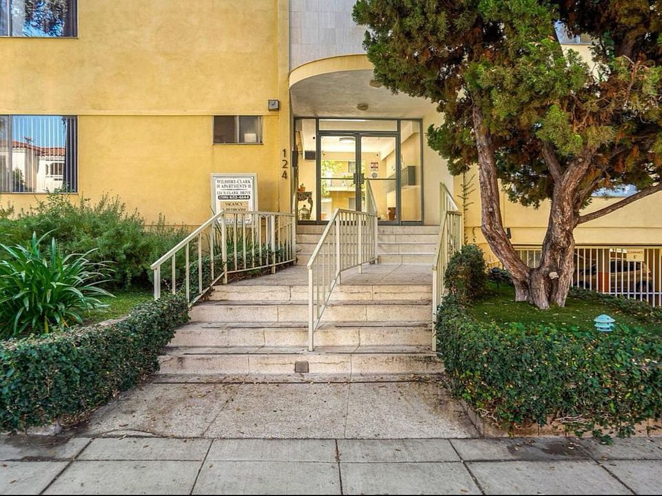 2nd image of 124 N Clark Dr APT 102