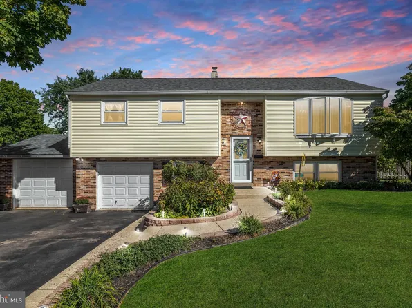 280 Winchester Pl, Red Hill, PA 18076