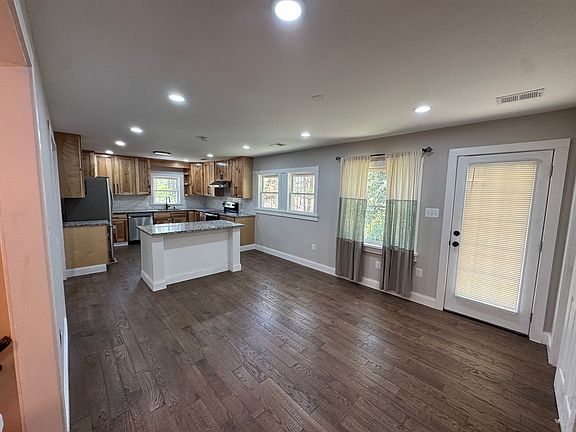 3rd image of 110 Carrs Hill Rd