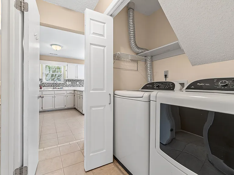 5092 Glenwood Way — Photo 8