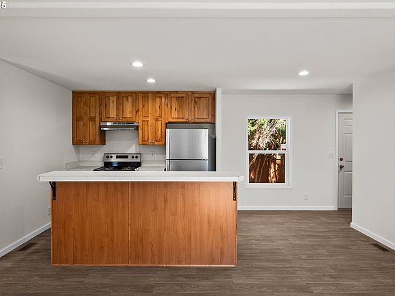 4th image of 3054 Surfwood Dr NE