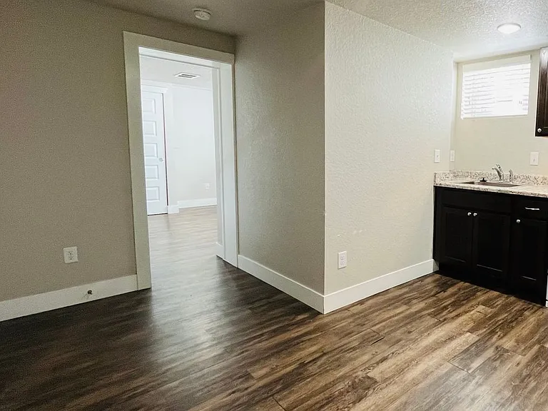 1559 Vine St — Photo 11