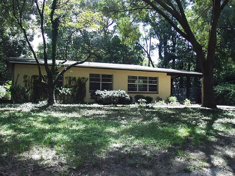 621 NW 36th Dr — Photo 1