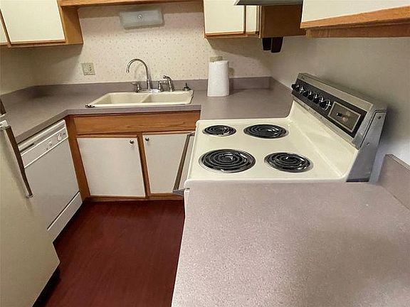 4th image of 7421 Manor Cir