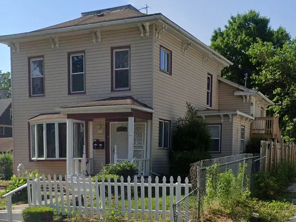 815 E 13th St, Davenport, IA 52803
