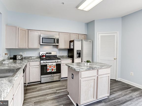 4th image of 8605 Willow Leaf Ln