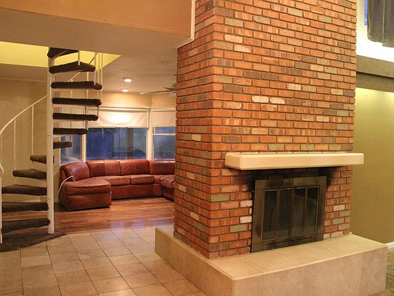 5th image of 1605 E Glade Ave