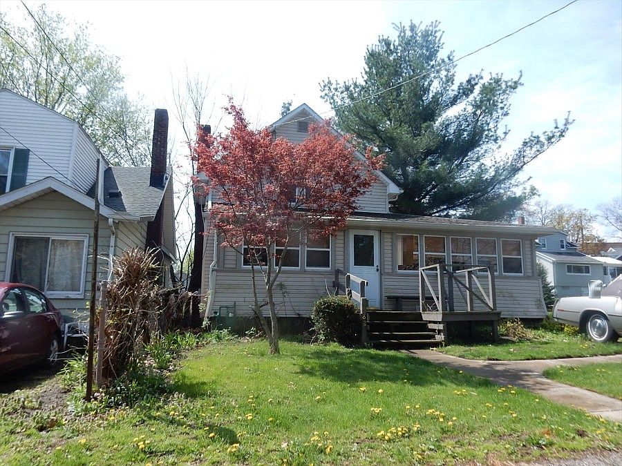 1st image of 2582 Harland Ave