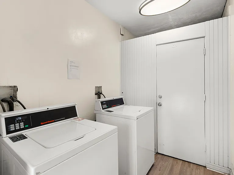 Melrose Manor Apartments - Riverside, CA — Photo 21