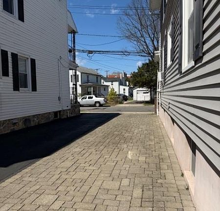 4th image of 43 1St St