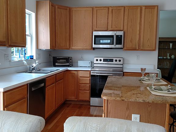 Kitchen view fr dinette area