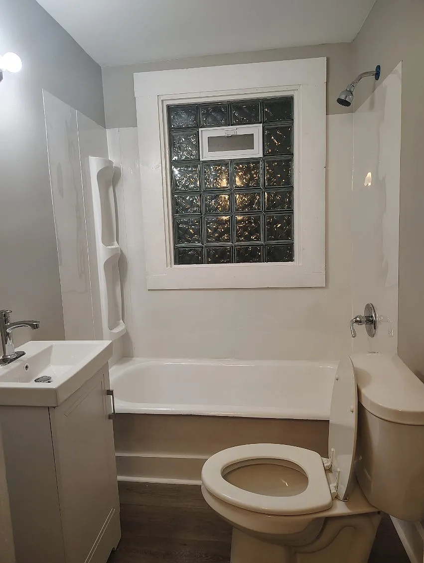 2 bed, 700 sqft, $1,200 — Photo 3