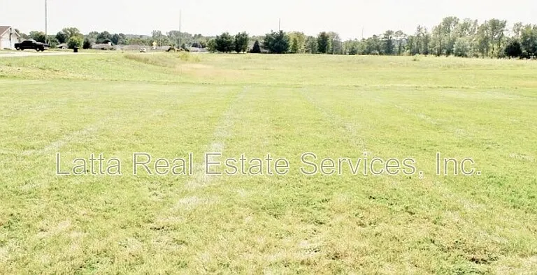 1031 NW Willow Dr — Photo 3