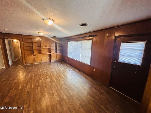 4th image of 2605 Cliffwood Dr