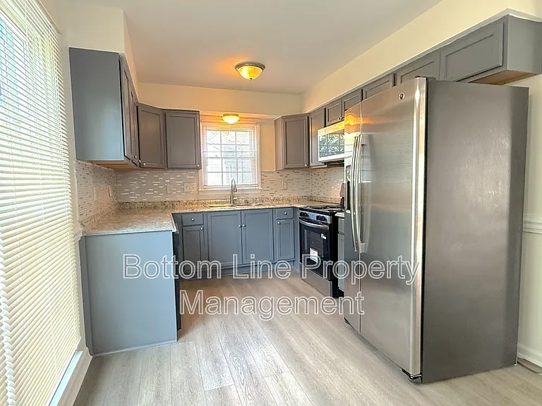 4013 Inglehurst Dr — Photo 8