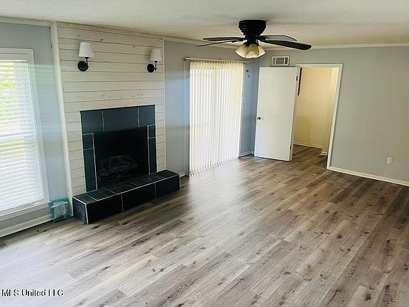 4th image of 708 Thornwood Dr