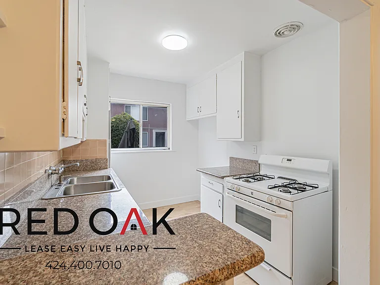 3925 Roxanne Ave #4 — Photo 7