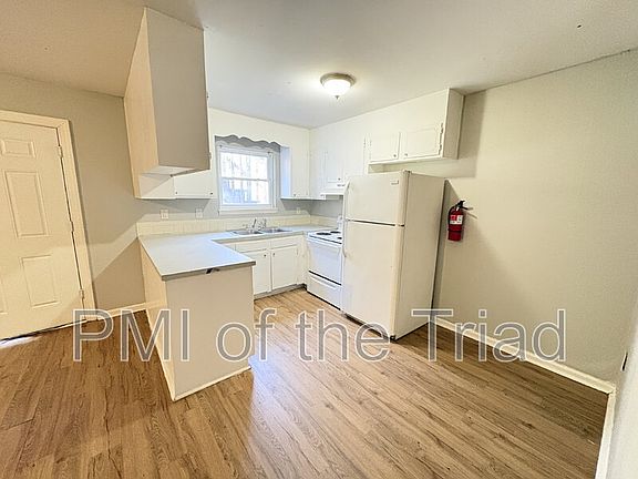 4th image of 1600 Oak Croft Ct APT A