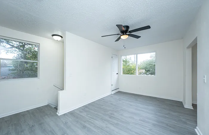 Building Photo - 1537 W 7th St #B